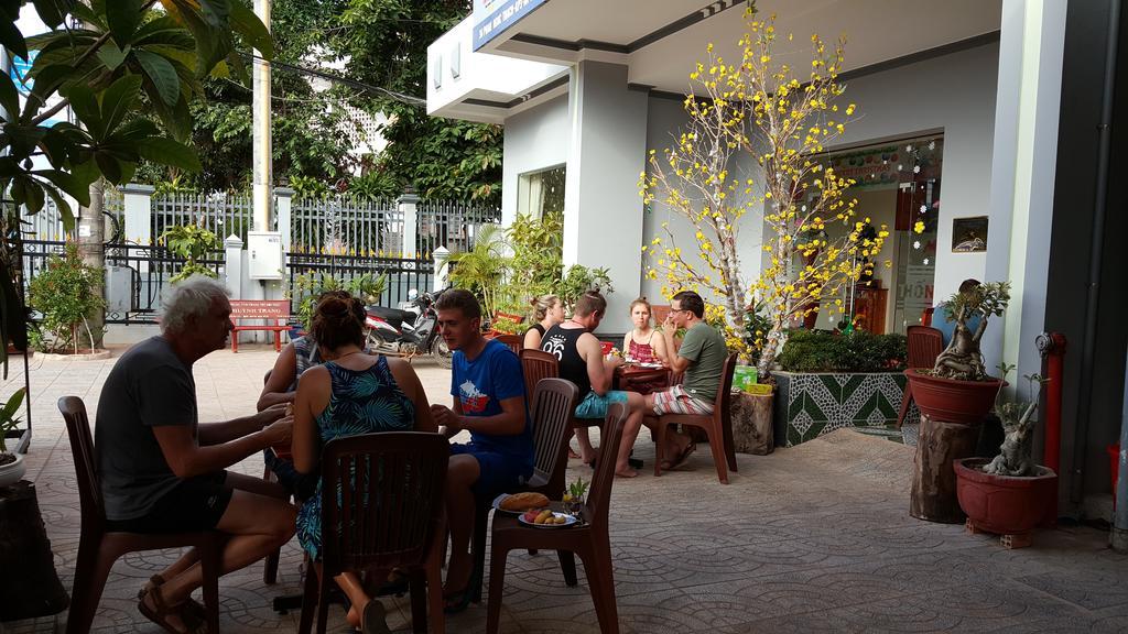 Lien Thong Hotel Duong Dong Exterior foto