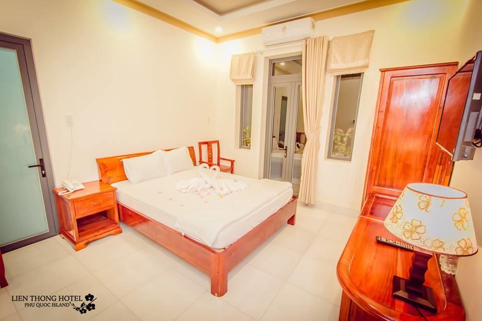 Lien Thong Hotel Duong Dong Exterior foto