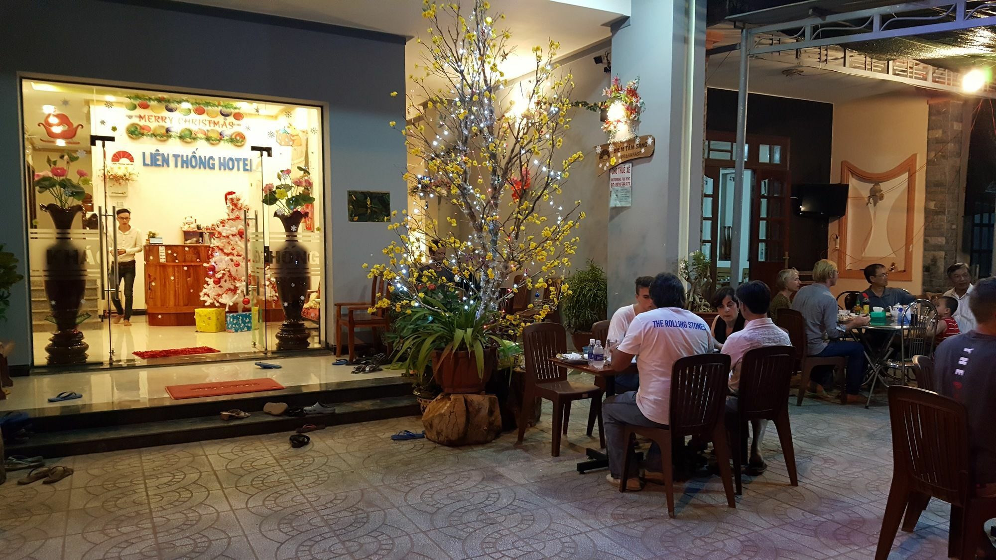 Lien Thong Hotel Duong Dong Exterior foto